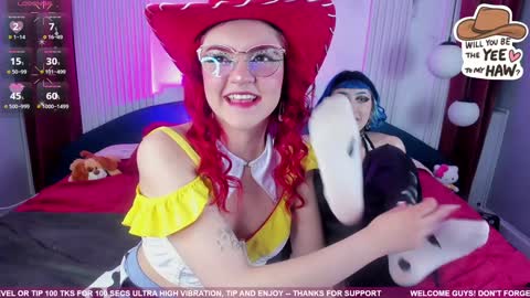 Snapshot of tiny__emmy chatting on 12/13/24, 11:50 Emmy blue berry1 online show from 12/13/24, 11:50