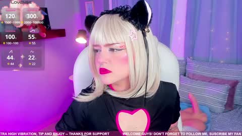 Snapshot of tiny__emmy chatting on 01/22/25, 09:24 Emmy blue berry1 online show from 01/22/25, 09:24