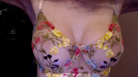 Lily online show from 01/07/25, 10:43