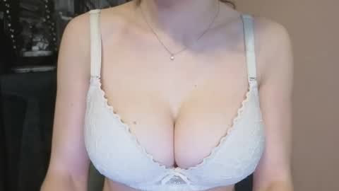 Lily online show from 02/04/25, 12:51