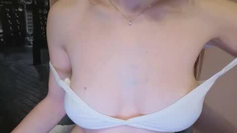 Lily online show from 02/04/25, 10:24