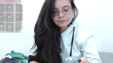 Snapshot of tiny_caroline chatting on 01/13/25, 03:56 Tiny Caroline online show from 01/13/25, 03:56