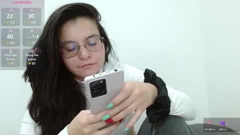 Snapshot of tiny_caroline chatting on 02/11/25, 04:11 Tiny Caroline online show from 02/11/25, 04:11