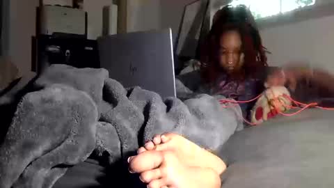 Snapshot of tiny_cupcake2 chatting on 10/17/25, 01:57 cupcake online show from 10/17/25, 01:57