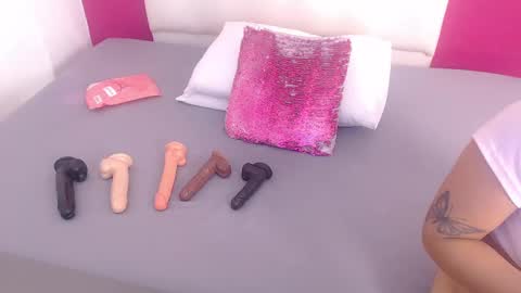 tiny_whore18 online show from 10/02/25, 04:03