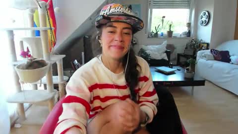 Tiny online show from 09/14/25, 06:45