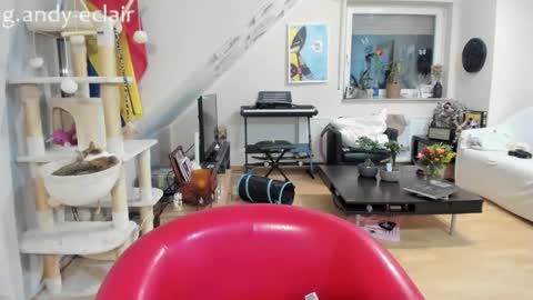 Tiny online show from 09/15/25, 04:12