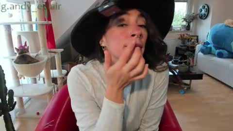 Tiny online show from 09/27/25, 06:51