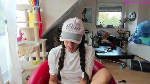 Tiny online show from 10/05/25, 09:18