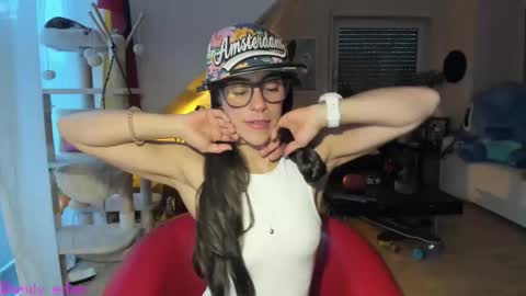 Tiny online show from 10/09/25, 05:38