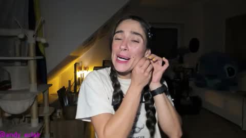 Tiny online show from 10/15/25, 04:45