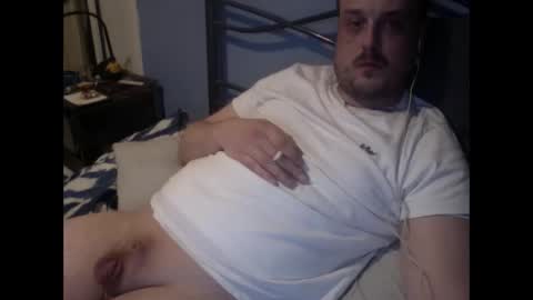 Snapshot of tinydicklad19 chatting on 02/09/25, 01:35 tinydicklad19 online show from 02/09/25, 01:35