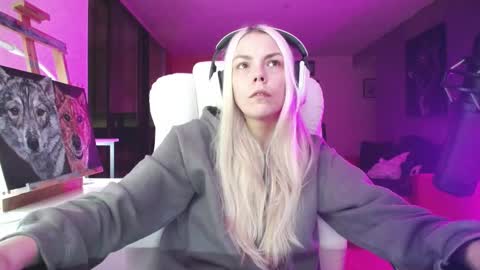 stage Kylie Sinner  brand CLITBAIT online show from 10/31/25, 08:37