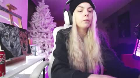 stage Kylie Sinner  brand CLITBAIT online show from 11/20/25, 09:47