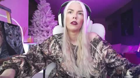 stage Kylie Sinner  brand CLITBAIT online show from 11/29/25, 02:58