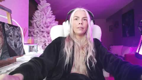 stage Kylie Sinner  brand CLITBAIT online show from 11/29/25, 10:57