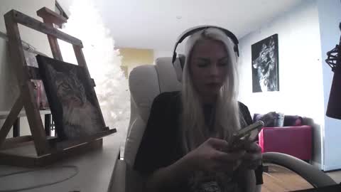 stage Kylie Sinner  brand CLITBAIT online show from 02/09/26, 08:24