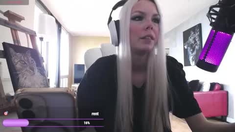 stage Kylie Sinner  brand CLITBAIT online show from 03/21/26, 08:12