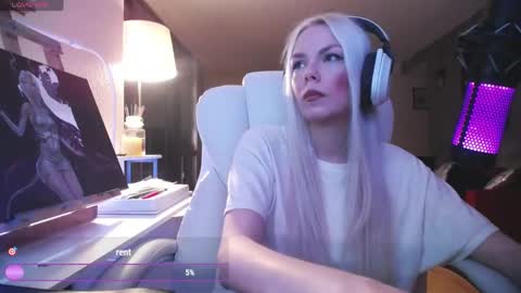 stage Kylie Sinner  brand CLITBAIT online show from 04/16/26, 08:04