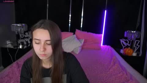 tinynataliee online show from 11/26/25, 03:13