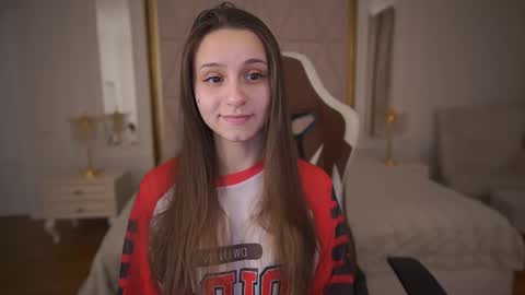 tinynataliee online show from 02/18/26, 10:06