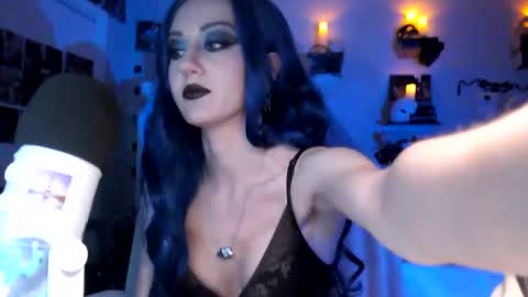 Snapshot of tinyprincess_doll chatting on 11/01/25, 07:54 Dahlia Browne online show from 11/01/25, 07:54