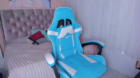 Snapshot of tinysophi chatting on 10/18/25, 08:53 tinysophi online show from 10/18/25, 08:53