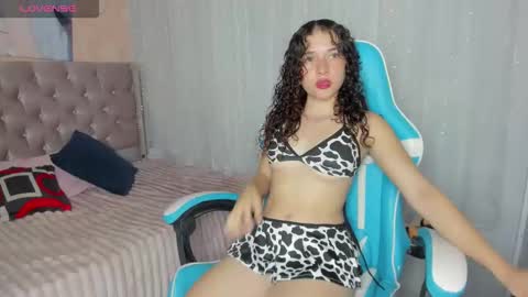 Snapshot of tinysophi chatting on 10/24/25, 01:57 tinysophi online show from 10/24/25, 01:57