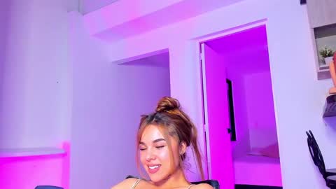 Snapshot of tinyw0nder chatting on 01/27/25, 10:38 Instagram  tinyw0nder online show from 01/27/25, 10:38