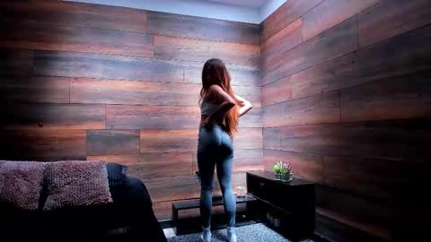 Snapshot of tinyw0nder chatting on 10/18/25, 05:03 Instagram  tinyw0nder online show from 10/18/25, 05:03