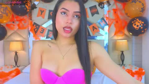 Tiphani Walker online show from 10/28/25, 10:23