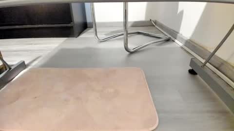 Snapshot of tired33 chatting on 12/18/24, 06:35 Anna online show from 12/18/24, 06:35