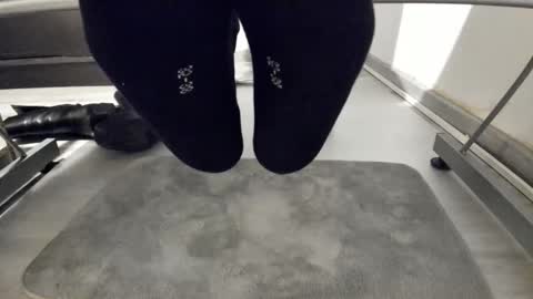 Snapshot of tired33 chatting on 12/20/24, 08:12 Anna online show from 12/20/24, 08:12