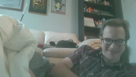 Snapshot of titlovercums chatting on 12/17/25, 01:50 titlovercums online show from 12/17/25, 01:50