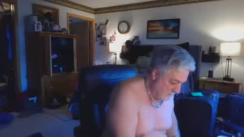 Snapshot of titsantats chatting on 10/11/25, 10:41 titsantats online show from 10/11/25, 10:41