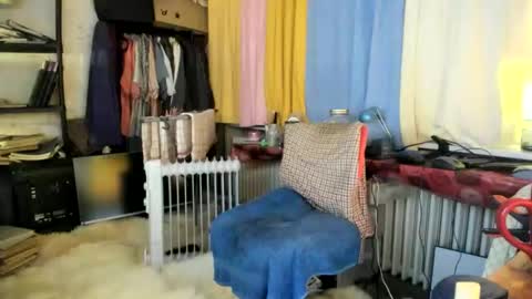 Snapshot of tittkiss chatting on 04/25/26, 07:55 liebe es mich nackt vor der cam zu zeigen online show from 04/25/26, 07:55