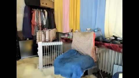 Snapshot of tittkiss chatting on 04/29/26, 07:01 liebe es mich nackt vor der cam zu zeigen online show from 04/29/26, 07:01