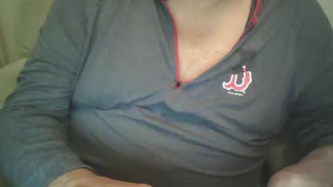 Snapshot of tittyloverr69 chatting on 12/19/24, 10:02 tittyloverr69 online show from 12/19/24, 10:02