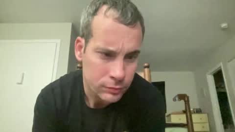 Snapshot of tleigh24 chatting on 12/31/24, 12:32 tleigh24 online show from 12/31/24, 12:32