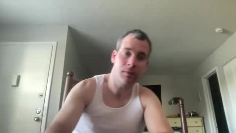 Snapshot of tleigh24 chatting on 01/01/25, 02:52 tleigh24 online show from 01/01/25, 02:52