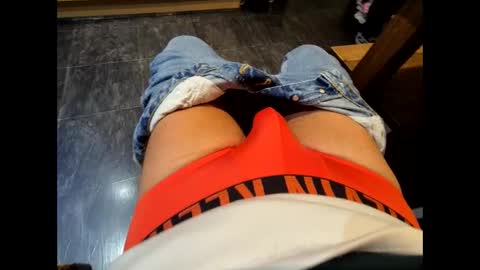 Snapshot of toadinhole chatting on 12/01/25, 12:37 Toady online show from 12/01/25, 12:37