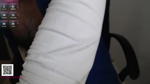 Snapshot of toaster1993 chatting on 03/10/26, 12:43 Leonel online show from 03/10/26, 12:43