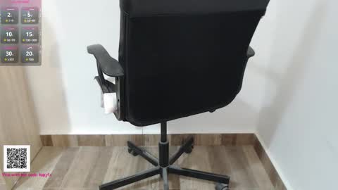 Snapshot of toaster1993 chatting on 03/25/26, 07:31 Leonel online show from 03/25/26, 07:31