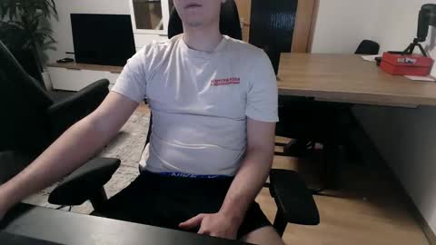 Snapshot of tobisk chatting on 12/15/24, 06:51 tobisk online show from 12/15/24, 06:51