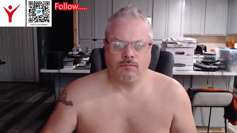Snapshot of toddbator chatting on 10/19/25, 12:28 Todd Bator online show from 10/19/25, 12:28