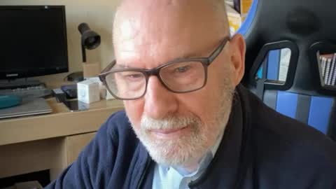 Snapshot of togbear chatting on 01/11/25, 01:43 Togbear online show from 01/11/25, 01:43