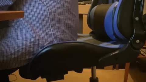 Snapshot of togbear chatting on 01/12/25, 09:51 Togbear online show from 01/12/25, 09:51