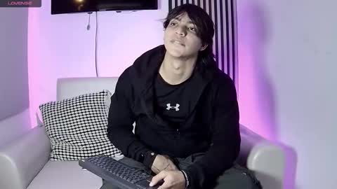 toji lee online show from 11/06/25, 12:55