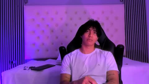 toji lee online show from 11/11/25, 10:54