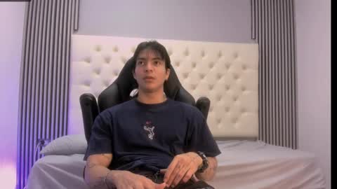 toji lee online show from 11/24/25, 02:33